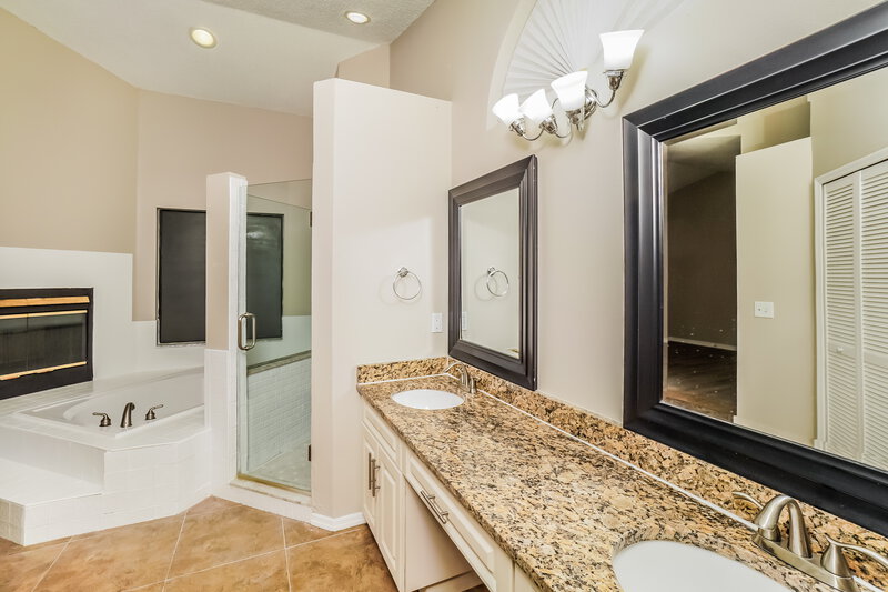 5,290/Mo, 15111 Craggy Cliff St Tampa, FL 33625 Main Bathroom View