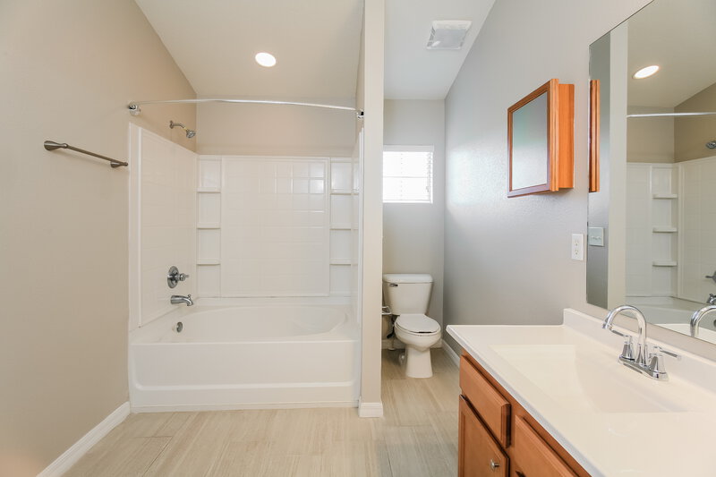 1,925/Mo, 7536 Red Mill Cir New Port Richey, FL 34653 Main Bathroom View 2