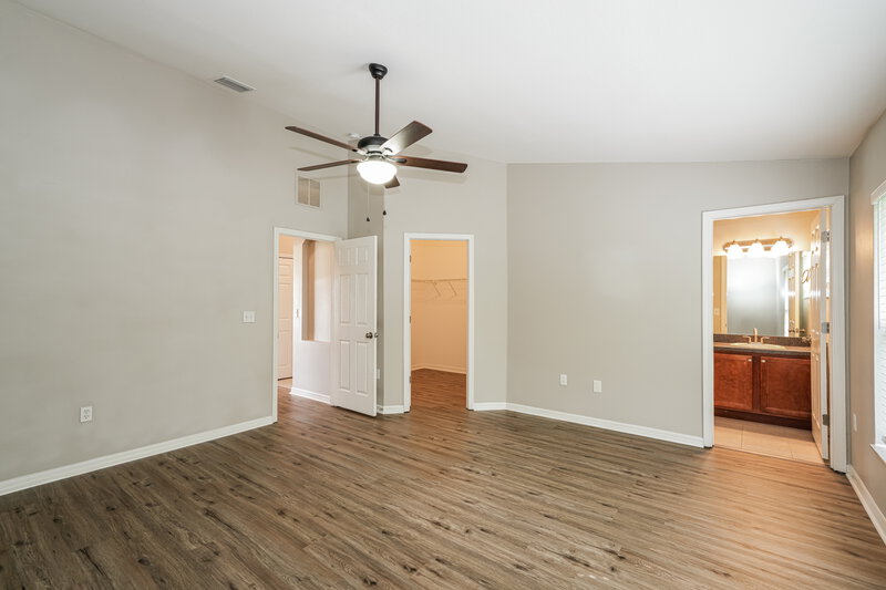 1,800/Mo, 5048 Cactus Needle Ln Wesley Chapel, FL 33544 Main Bedroom View 2
