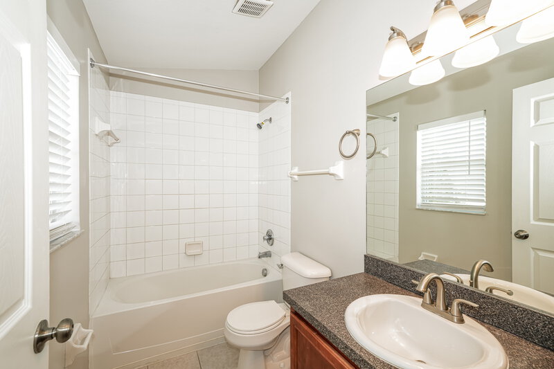 1,800/Mo, 5048 Cactus Needle Ln Wesley Chapel, FL 33544 Main Bathroom View