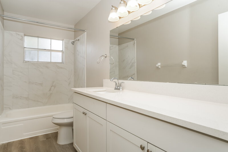 2,180/Mo, 143 Jenny Way Lakeland, FL 33809 Bathroom View