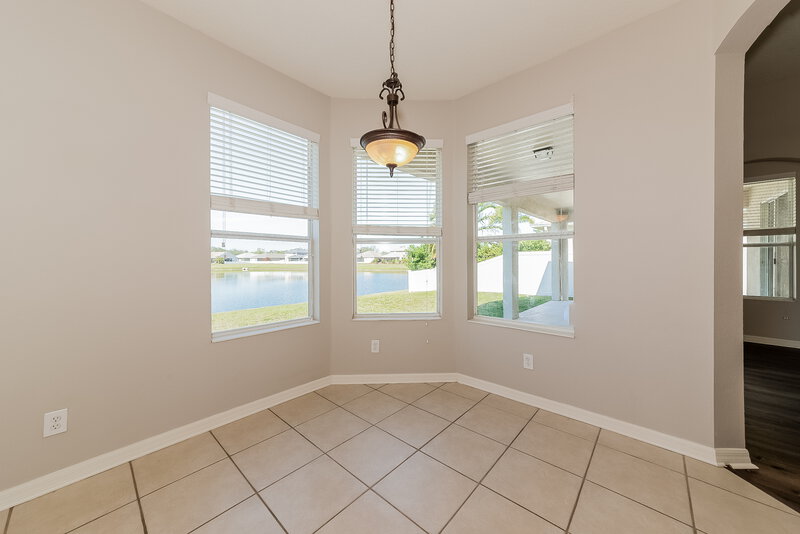 2,290/Mo, 5228 Clover Mist Dr Apollo Beach, FL 33572 Breakfast Nook View