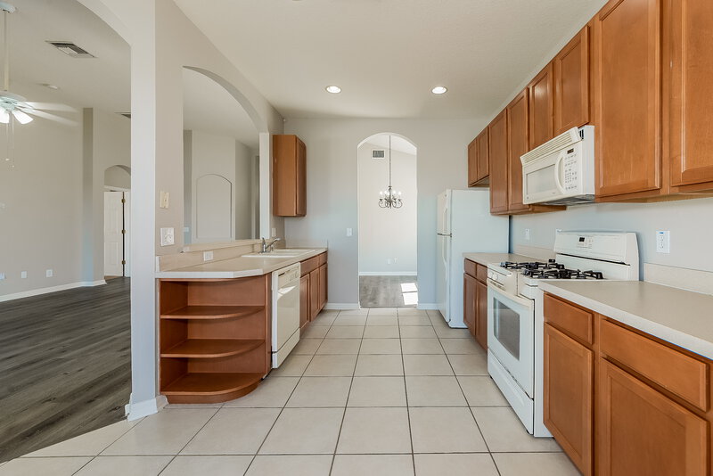 2,290/Mo, 5228 Clover Mist Dr Apollo Beach, FL 33572 Kitchen View