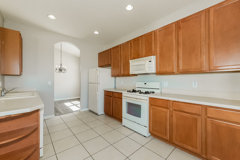 2,290/Mo, 5228 Clover Mist Dr Apollo Beach, FL 33572 Kitchen View 2