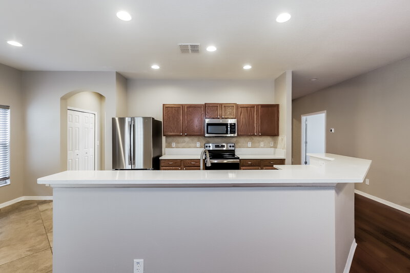 2,545/Mo, 714 Parsons Pointe St Seffner, FL 33584 Kitchen View 3