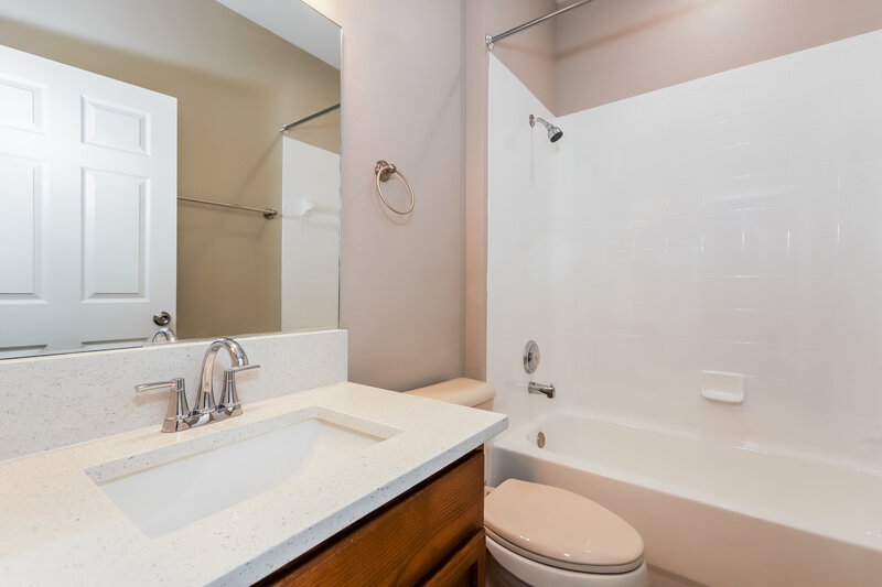 2,545/Mo, 714 Parsons Pointe St Seffner, FL 33584 Bathroom View