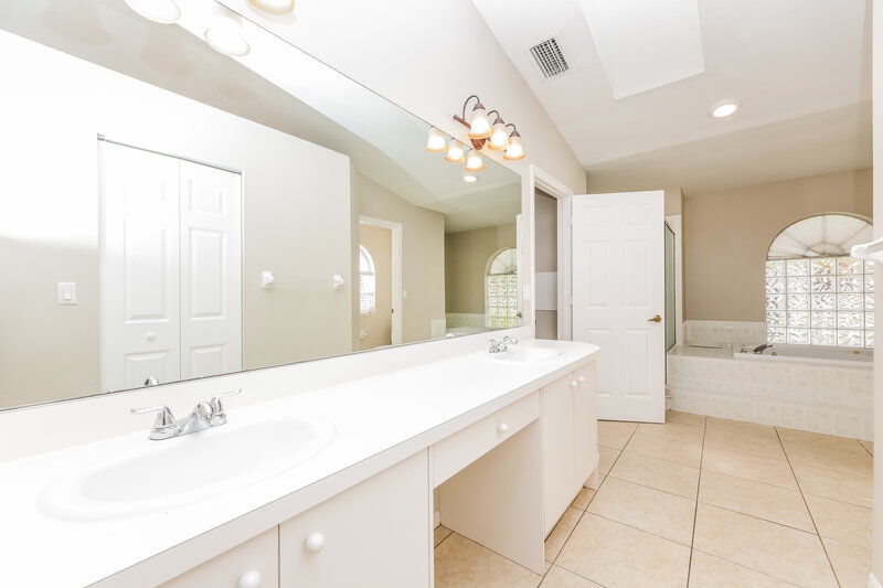3,290/Mo, 19515 Lake Osceola Ln Odessa, FL 33556 Main Bathroom View
