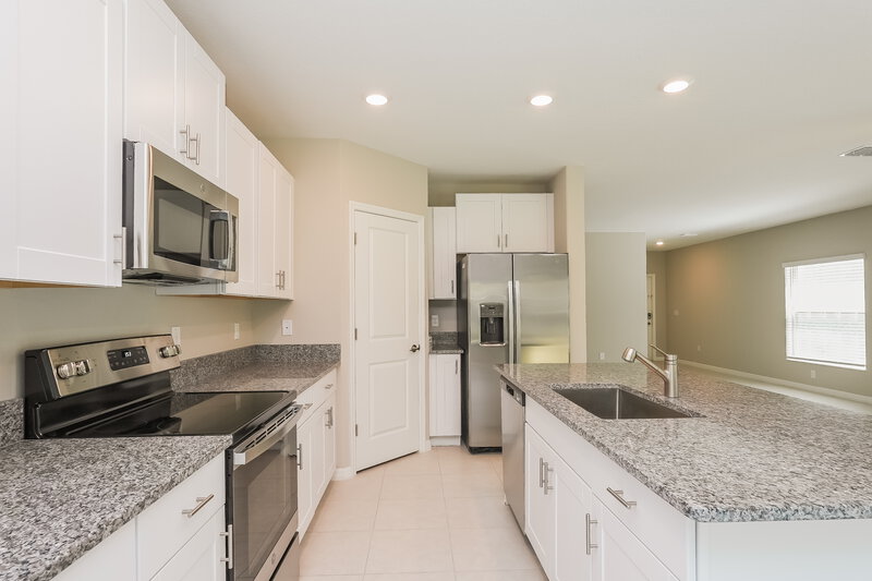 2,765/Mo, 7322 Spring Snowflake Ave Tampa, FL 33619 Kitchen View