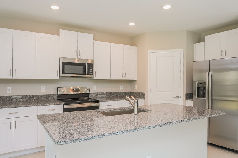 2,765/Mo, 7322 Spring Snowflake Ave Tampa, FL 33619 Kitchen View 2