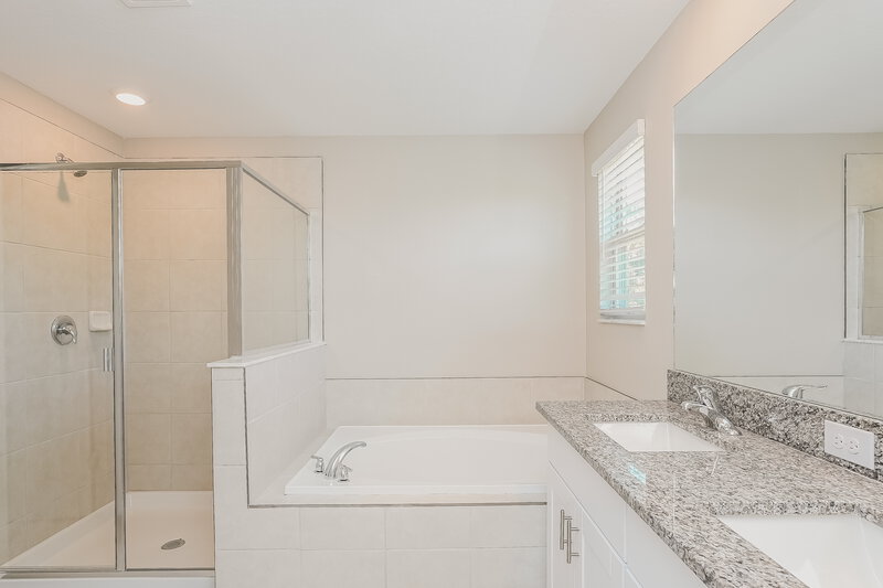 2,765/Mo, 7322 Spring Snowflake Ave Tampa, FL 33619 Main Bathroom View