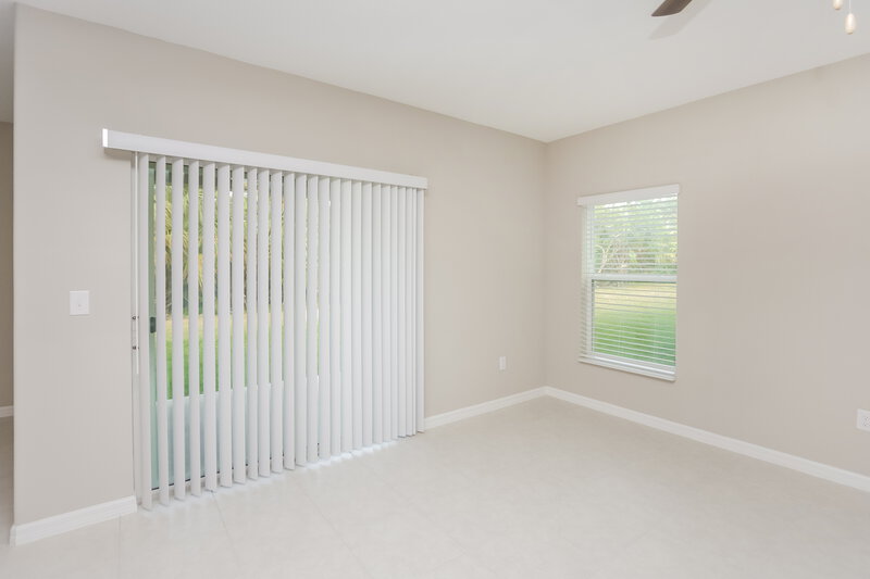 4,320/Mo, 7316 Spring Snowflake Ave Tampa, FL 33619 Living Room View