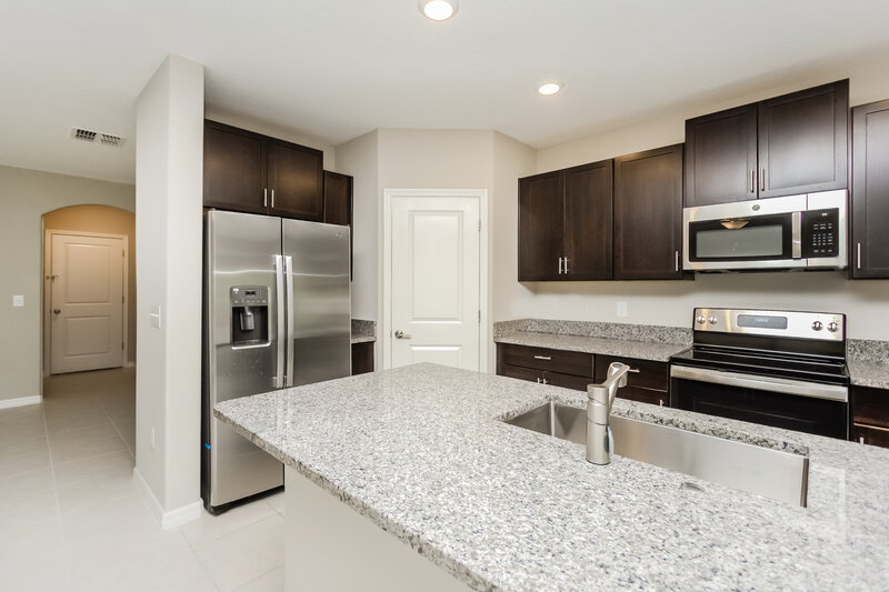 4,320/Mo, 7316 Spring Snowflake Ave Tampa, FL 33619 Kitchen View