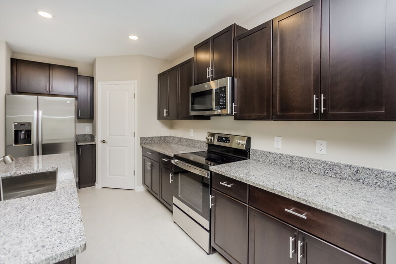 4,320/Mo, 7316 Spring Snowflake Ave Tampa, FL 33619 Kitchen View 2