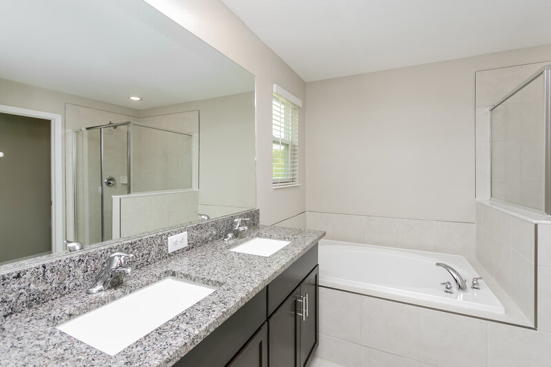 4,320/Mo, 7316 Spring Snowflake Ave Tampa, FL 33619 Main Bathroom View