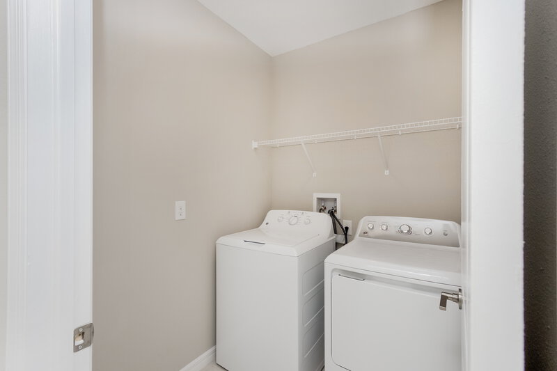 4,320/Mo, 7316 Spring Snowflake Ave Tampa, FL 33619 Laundry Room View