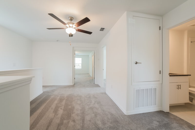 2,625/Mo, 7230 Spring Snowflake Ave Tampa, FL 33619 Loft View