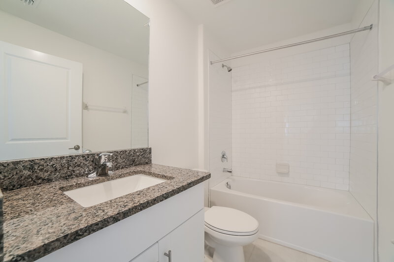 2,625/Mo, 7230 Spring Snowflake Ave Tampa, FL 33619 Bathroom View