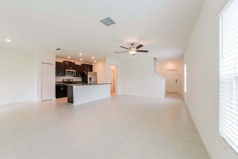 2,530/Mo, 7302 Spring Snowflake Ave Tampa, FL 33619 Living Room View