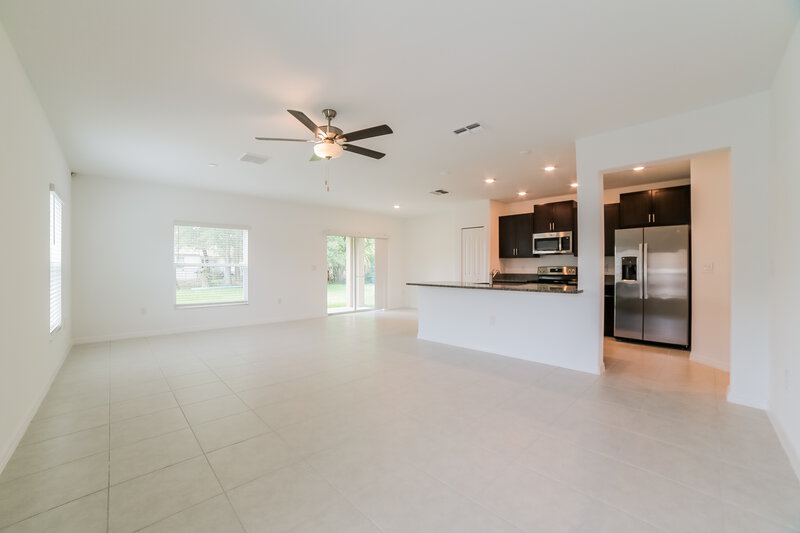 2,530/Mo, 7302 Spring Snowflake Ave Tampa, FL 33619 Living Room View 2