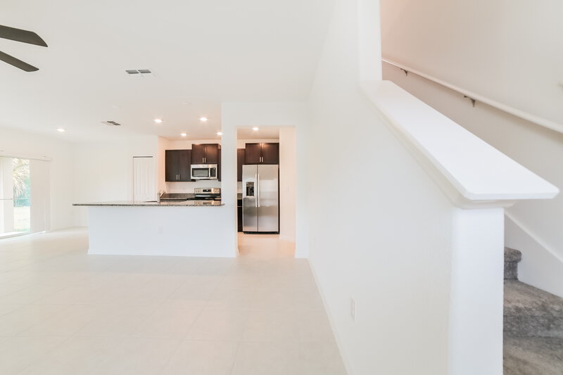 2,530/Mo, 7302 Spring Snowflake Ave Tampa, FL 33619 Living Room View 3