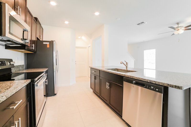 2,530/Mo, 7302 Spring Snowflake Ave Tampa, FL 33619 Kitchen View