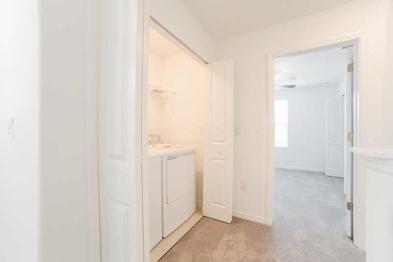 2,530/Mo, 7302 Spring Snowflake Ave Tampa, FL 33619 Laundry Room View
