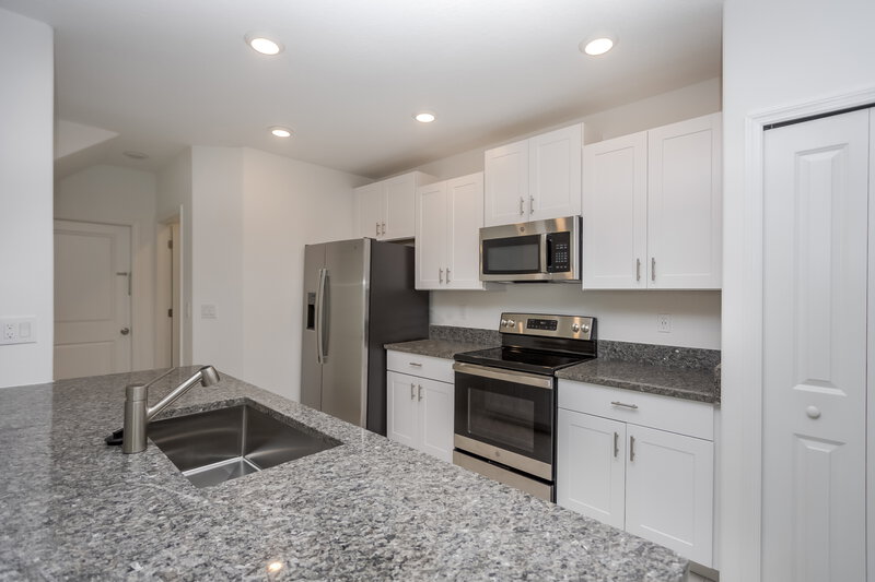 2,475/Mo, 7339 Spring Snowflake Ave Tampa, FL 33619 Kitchen View