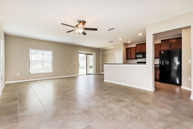 2,825/Mo, 4221 Globe Thistle Dr Tampa, FL 33619 Living Room View 2