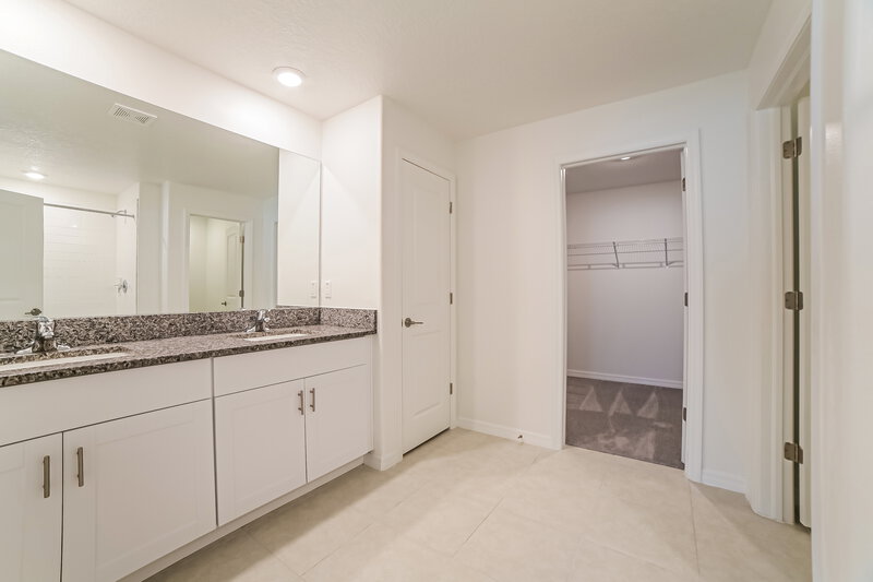 2,690/Mo, 4225 Globe Thistle Dr Tampa, FL 33619 Main Bathroom View