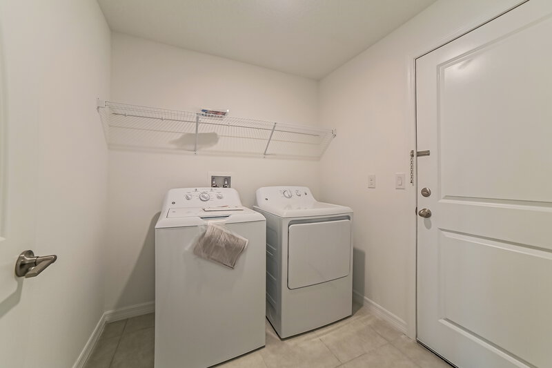 2,690/Mo, 4225 Globe Thistle Dr Tampa, FL 33619 Laundry Room View