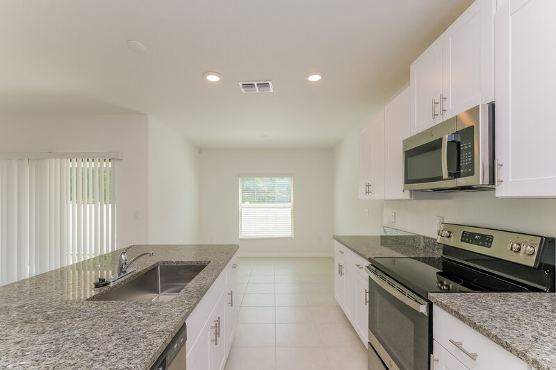 2,615/Mo, 7337 Spring Snowflake Ave Tampa, FL 33619 Kitchen View
