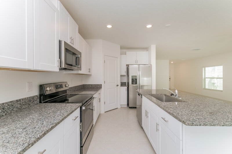 2,615/Mo, 7337 Spring Snowflake Ave Tampa, FL 33619 Kitchen View 3