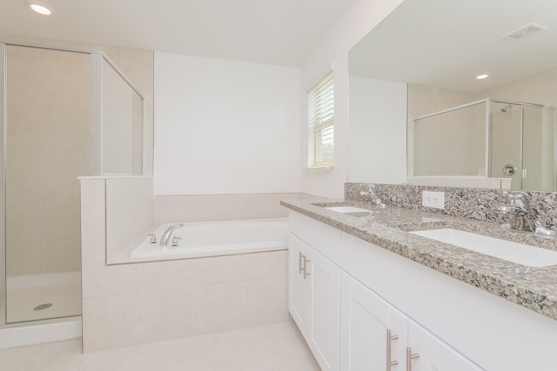 2,615/Mo, 7337 Spring Snowflake Ave Tampa, FL 33619 Main Bathroom View