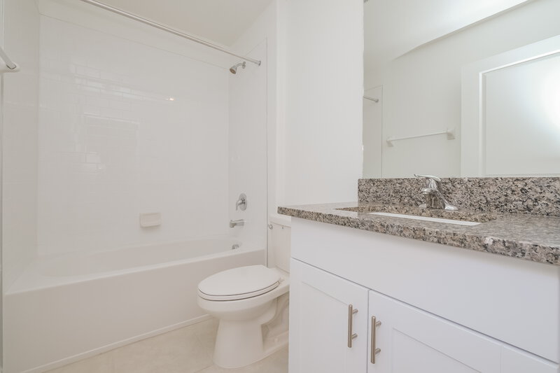 2,615/Mo, 7337 Spring Snowflake Ave Tampa, FL 33619 Bathroom View 2