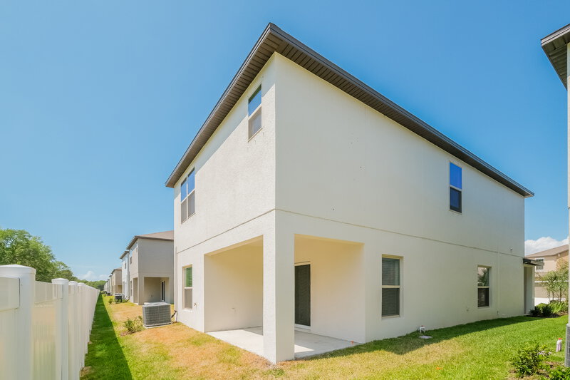2,615/Mo, 7337 Spring Snowflake Ave Tampa, FL 33619 Rear View