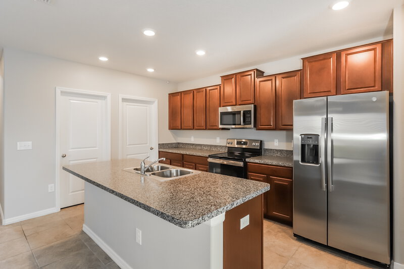 2,890/Mo, 4223 Globe Thistle Dr Tampa, FL 33619 Kitchen View