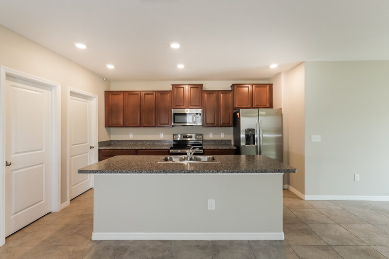 2,890/Mo, 4223 Globe Thistle Dr Tampa, FL 33619 Kitchen View 2