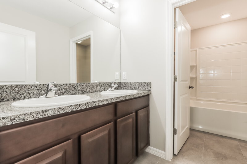 2,890/Mo, 4223 Globe Thistle Dr Tampa, FL 33619 Bathroom View