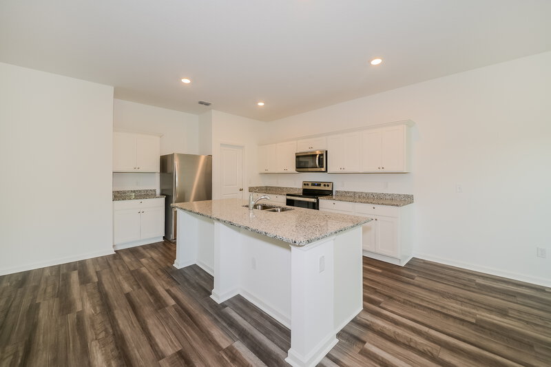 2,695/Mo, 996 Ocean Spray Dr Ruskin, FL 33570 Kitchen View