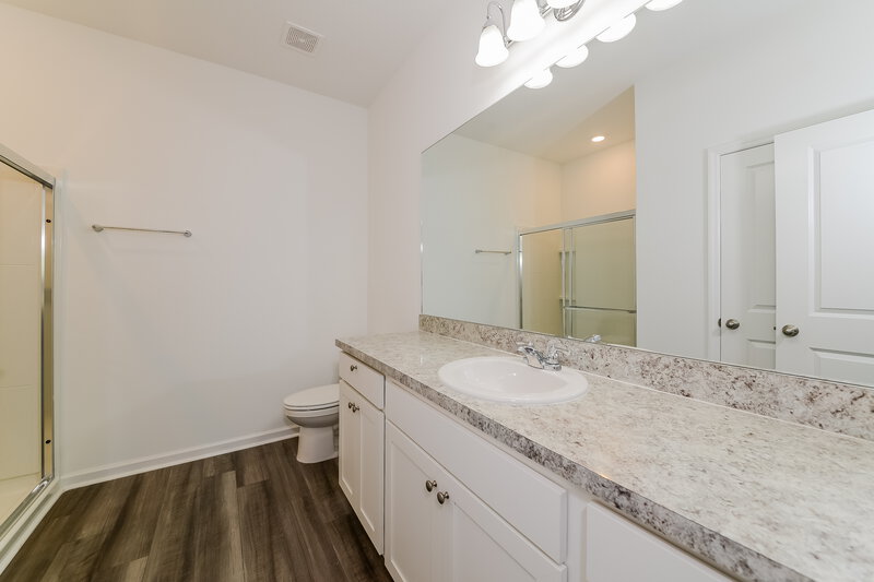 2,695/Mo, 996 Ocean Spray Dr Ruskin, FL 33570 Main Bathroom View