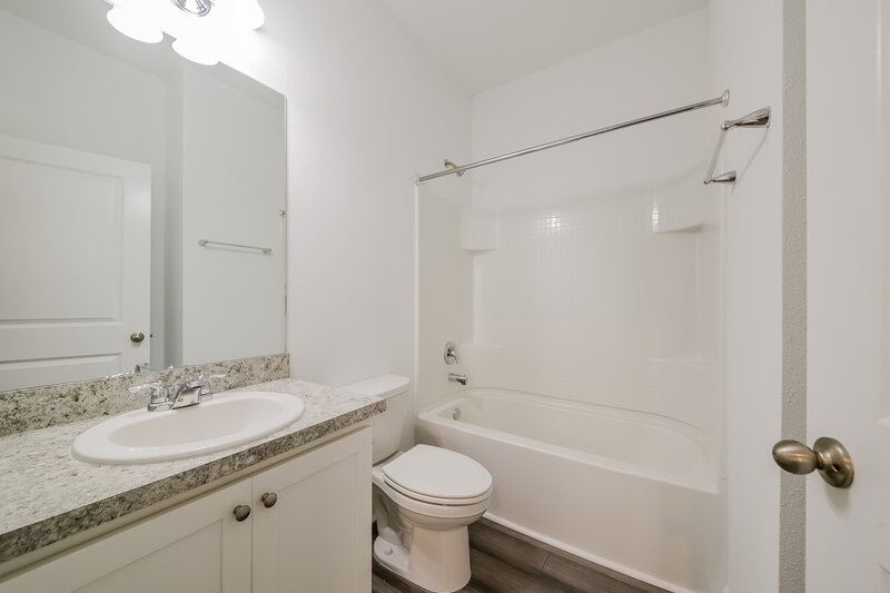 2,695/Mo, 996 Ocean Spray Dr Ruskin, FL 33570 Bathroom View