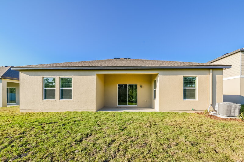 2,695/Mo, 996 Ocean Spray Dr Ruskin, FL 33570 Rear View