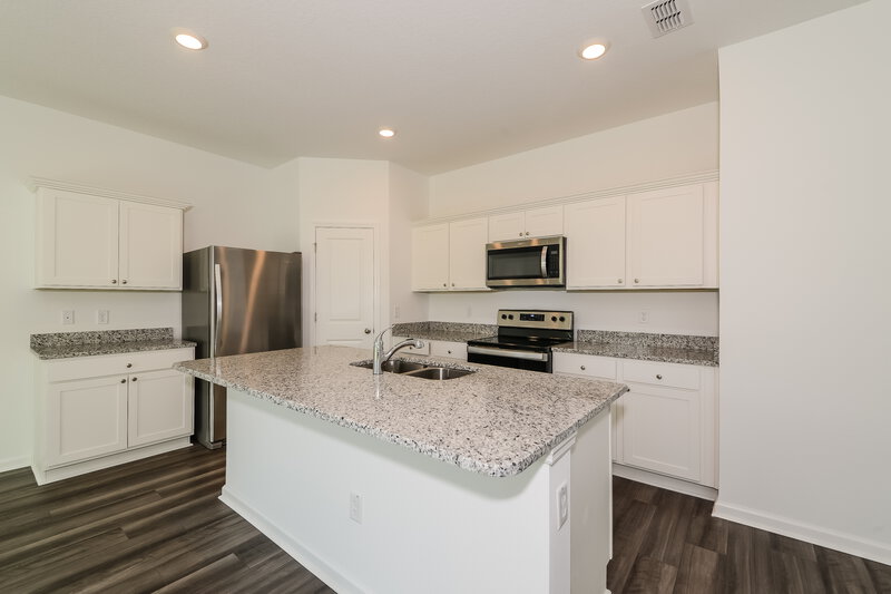 2,310/Mo, 984 Ocean Spray Dr Ruskin, FL 33570 Kitchen View