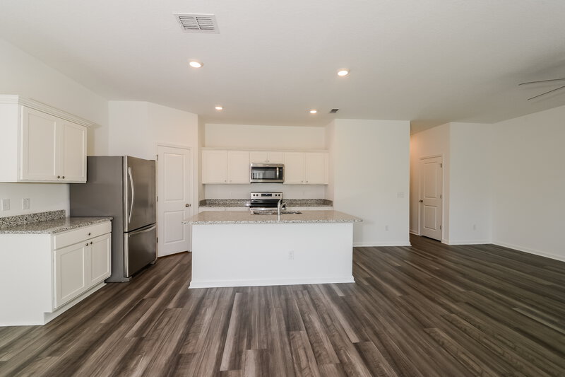 2,310/Mo, 984 Ocean Spray Dr Ruskin, FL 33570 Kitchen View 2