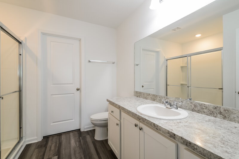 2,310/Mo, 984 Ocean Spray Dr Ruskin, FL 33570 Main Bathroom View