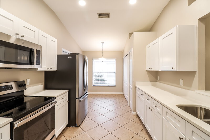 2,320/Mo, 12606 Early Run Ln Riverview, FL 33578 Kitchen View