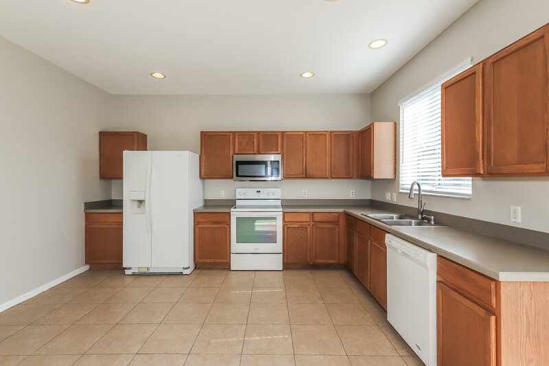 2,320/Mo, 10510 Boyette Creek Blvd Riverview, FL 33569 Kitchen View 2