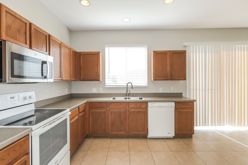 2,320/Mo, 10510 Boyette Creek Blvd Riverview, FL 33569 Kitchen View 3
