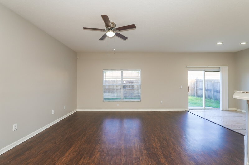 2,310/Mo, 713 Star Pointe Dr Seffner, FL 33584 Living Room View 2