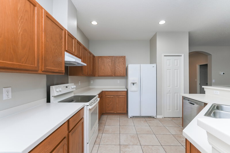 2,310/Mo, 713 Star Pointe Dr Seffner, FL 33584 Kitchen View